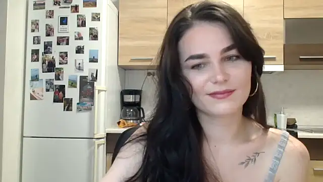 Snapshot of Silviaa_a chatting on 19, 12, 2025 Silviaa a online show from 19, 12, 2025