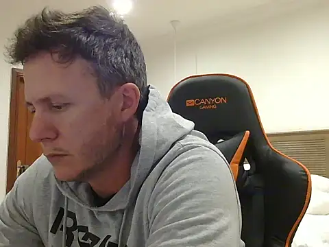 TroyDieselXXX online show from 19, 4, 2026