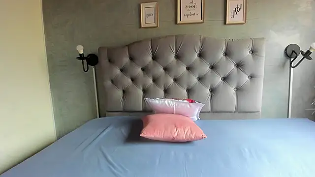 Snapshot of GiannaSlimJB chatting on 22, 12, 2025 GiannaSlimJB online show from 22, 12, 2025