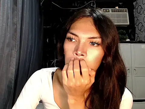 ladyhotcuming online show from 8, 7, 2026