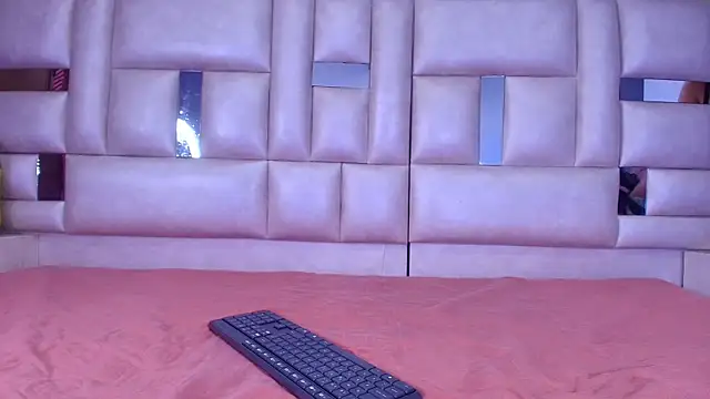 emmacurvy online show from 13, 9, 2025