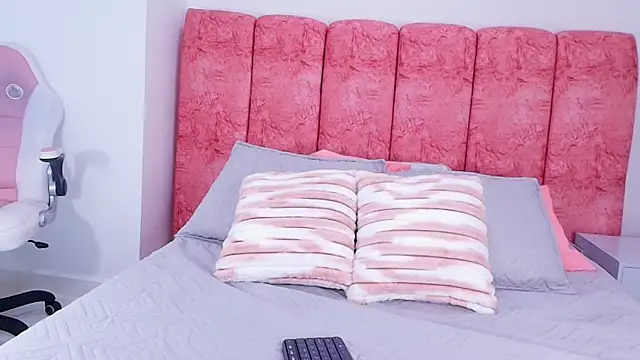 emmacurvy online show from 7, 11, 2025