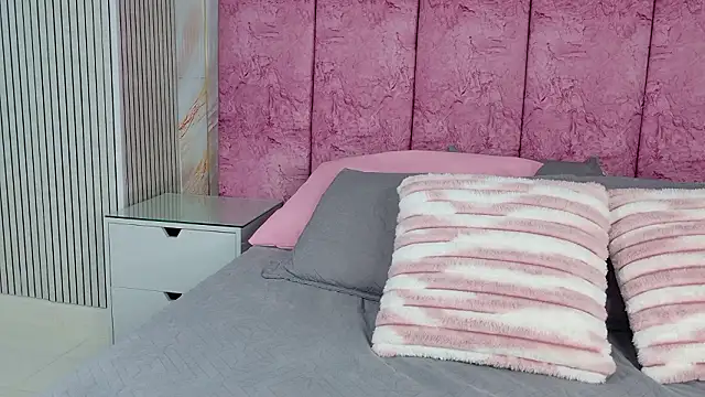 emmacurvy online show from 3, 3, 2026