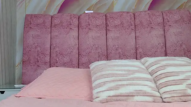 emmacurvy online show from 18, 4, 2026