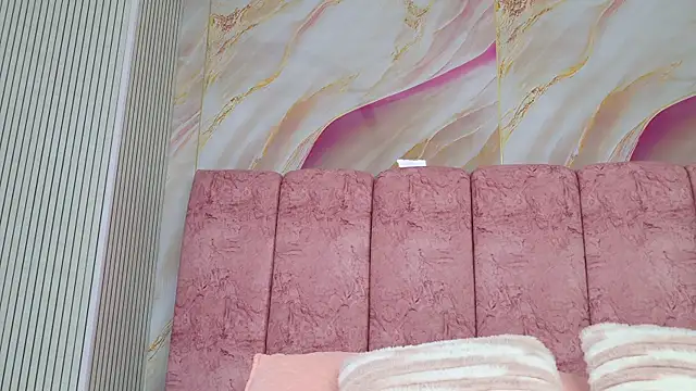 emmacurvy online show from 24, 4, 2026