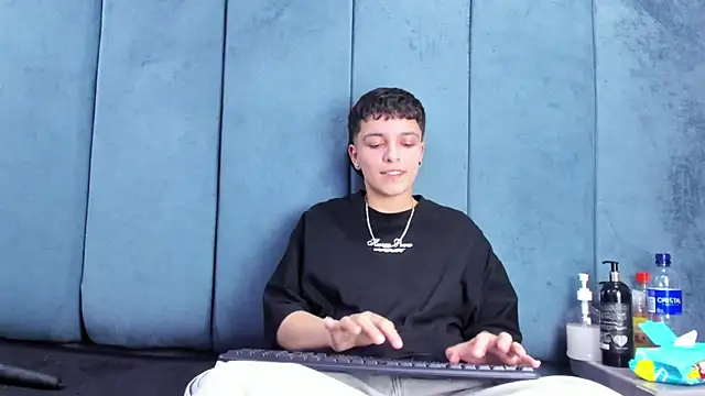 Megan Thompson  online show from 27, 3, 2026