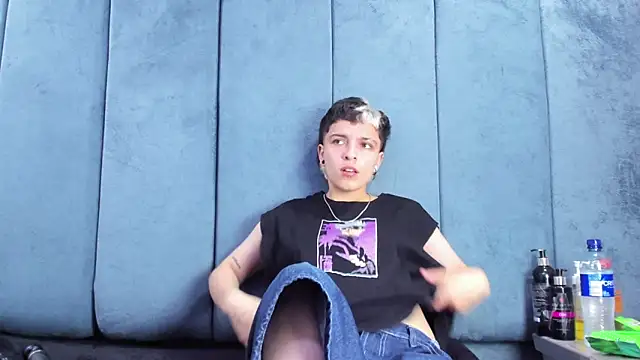 Megan Thompson  online show from 25, 4, 2026