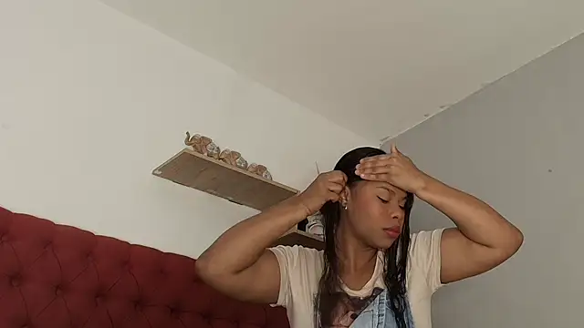 keyla mejia online show from 24, 4, 2026