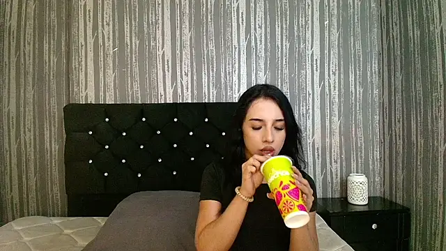 Alicee Moonn online show from 27, 4, 2026