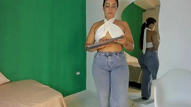 Snapshot of tamara_lovv chatting on 8, 11, 2025 tamara lovv online show from 8, 11, 2025