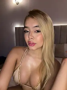 Snapshot of Mia_Roswell chatting on 30, 4, 2026 Mia Roswell online show from 30, 4, 2026
