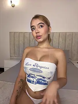 Snapshot of Mia_Roswell chatting on 25, 5, 2026 Mia Roswell online show from 25, 5, 2026