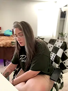 Alix Valentine online show from 8, 9, 2025