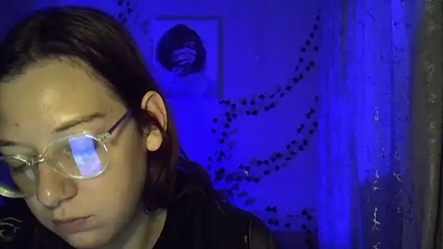 Lily Ember online show from 20, 10, 2025