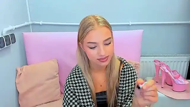 EvetteRose online show from 17, 9, 2025