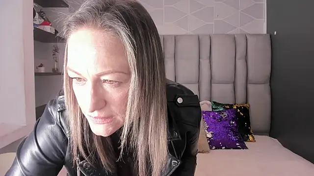 Charlot milf online show from 18, 10, 2025