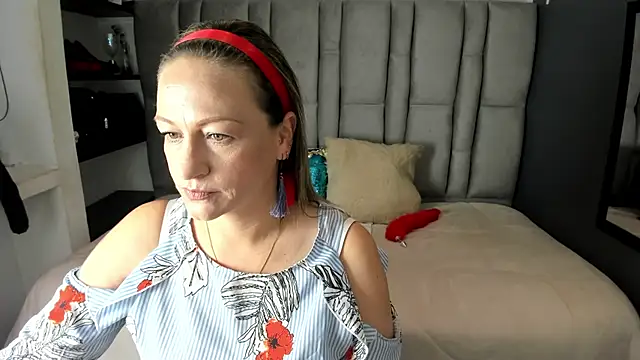 Charlot milf online show from 17, 11, 2025