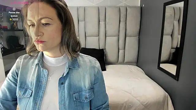 Charlot milf online show from 26, 3, 2026