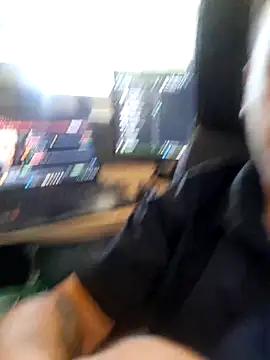 sebasosoriio42 online show from 9, 2, 2026