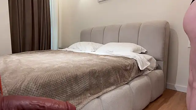 Kelly Berry   online show from 15, 9, 2025