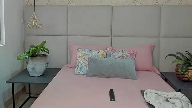 SamayRyann online show from 15, 4, 2026