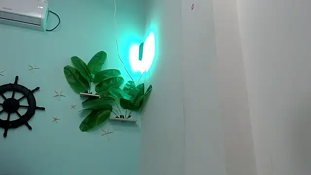 Snapshot of eladyrous98 chatting on 5, 12, 2025 eladyrous98 online show from 5, 12, 2025