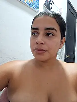 Snapshot of channell0 chatting on 18, 12, 2025 channell0 online show from 18, 12, 2025