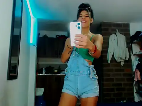 Snapshot of beautiful_taty chatting on 3, 10, 2025 beautiful taty online show from 3, 10, 2025