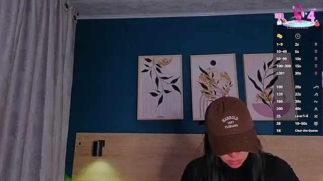 SarahMiler  online show from 8, 10, 2025