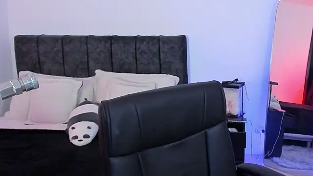 Taylormaxwell online show from 27, 2, 2026