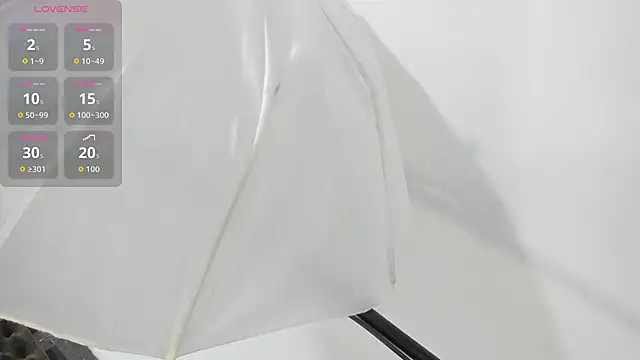 Snapshot of elenacooper1 chatting on 13, 11, 2025 elenacooper1 online show from 13, 11, 2025