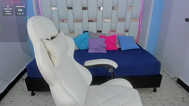 Snapshot of elenacooper1 chatting on 21, 11, 2025 elenacooper1 online show from 21, 11, 2025