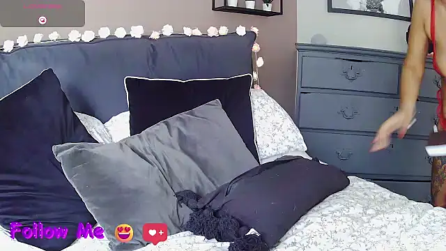 Snapshot of LonelyLucinda chatting on 24, 9, 2025 LonelyLucinda online show from 24, 9, 2025