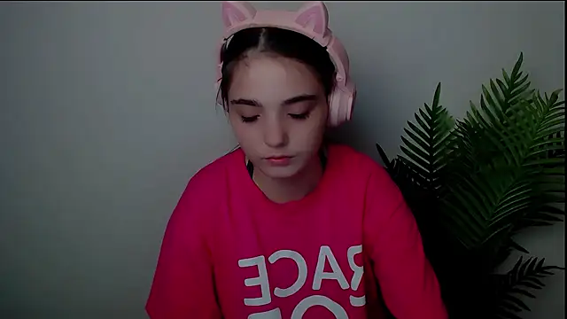 Snapshot of Sun_Shine__ chatting on 14, 9, 2025 Sun Shine online show from 14, 9, 2025