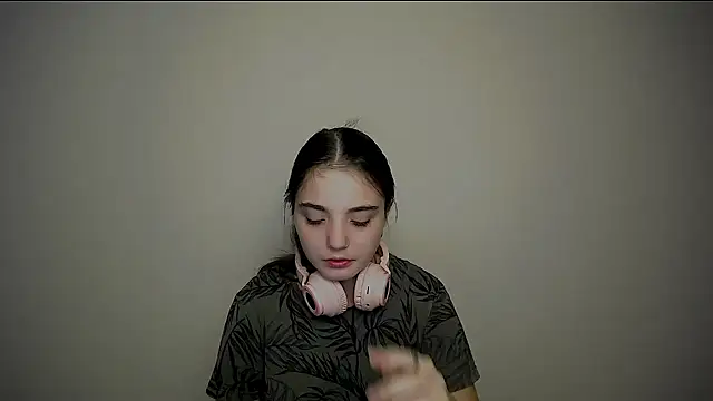 Snapshot of Sun_Shine__ chatting on 26, 9, 2025 Sun Shine online show from 26, 9, 2025