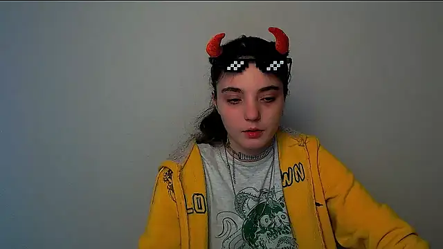 Snapshot of Sun_Shine__ chatting on 12, 10, 2025 Sun Shine online show from 12, 10, 2025