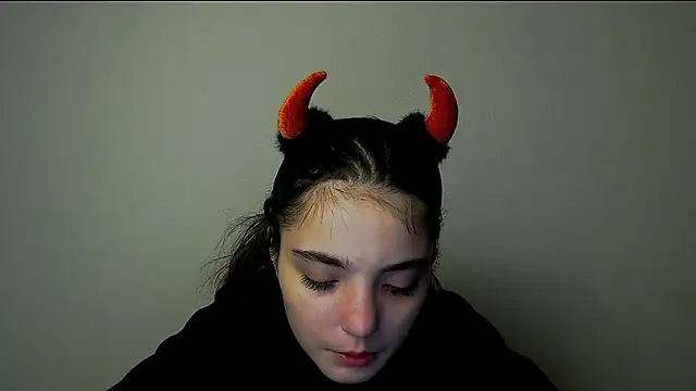 Snapshot of Sun_Shine__ chatting on 16, 10, 2025 Sun Shine online show from 16, 10, 2025