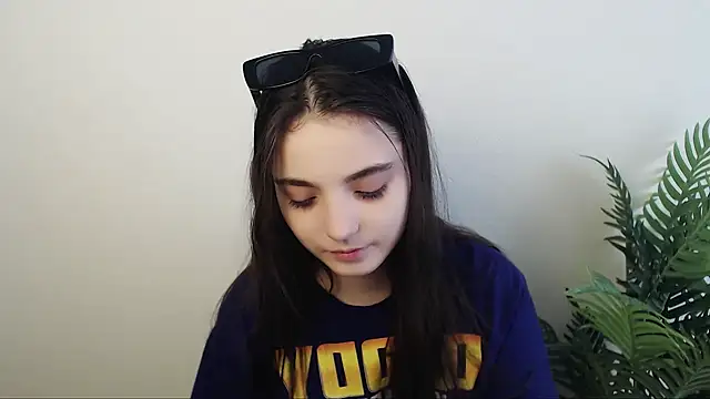 Snapshot of Sun_Shine__ chatting on 18, 10, 2025 Sun Shine online show from 18, 10, 2025