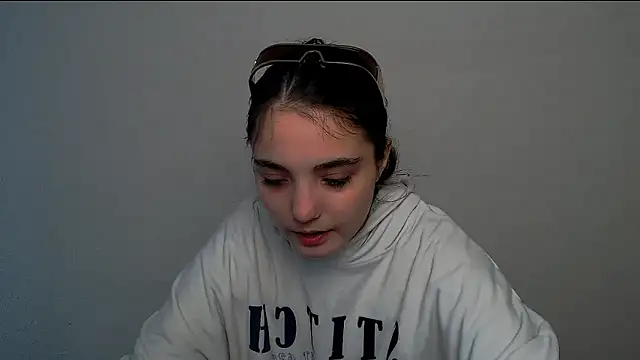 Snapshot of Sun_Shine__ chatting on 1, 11, 2025 Sun Shine online show from 1, 11, 2025