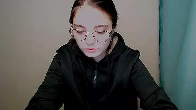 Snapshot of Sun_Shine__ chatting on 13, 11, 2025 Sun Shine online show from 13, 11, 2025