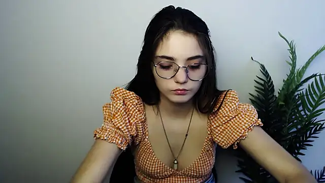 Snapshot of Sun_Shine__ chatting on 29, 11, 2025 Sun Shine online show from 29, 11, 2025