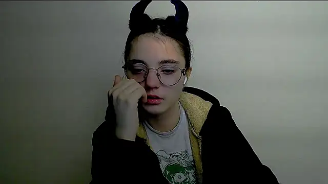 Snapshot of Sun_Shine__ chatting on 19, 12, 2025 Sun Shine online show from 19, 12, 2025