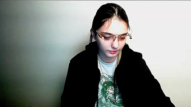 Snapshot of Sun_Shine__ chatting on 21, 12, 2025 Sun Shine online show from 21, 12, 2025