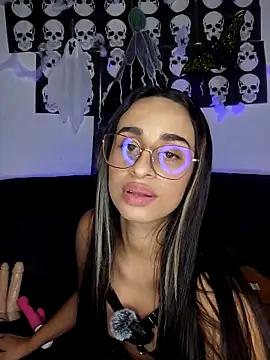 Snapshot of issis22 chatting on 29, 10, 2025 issis22 online show from 29, 10, 2025