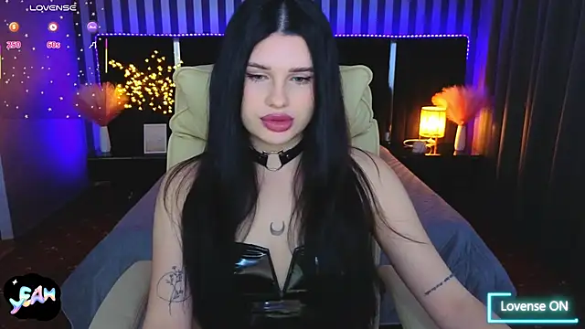 Neyla Charm online show from 11, 2, 2026