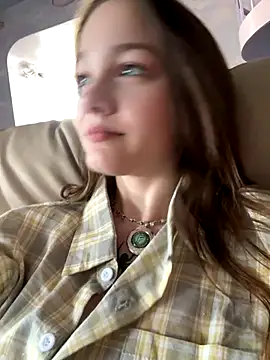 MichelleRoux online show from 15, 9, 2025