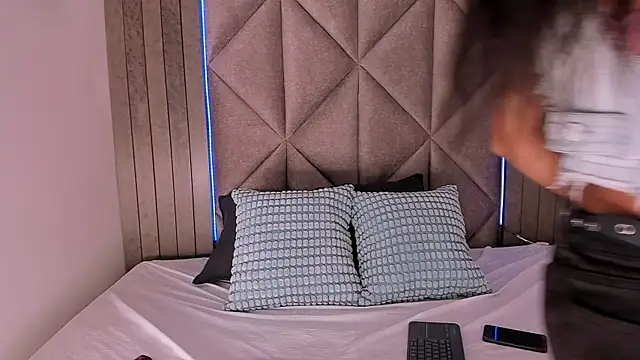 Snapshot of TiffValentinee_ chatting on 13, 9, 2025 TiffValentinee online show from 13, 9, 2025