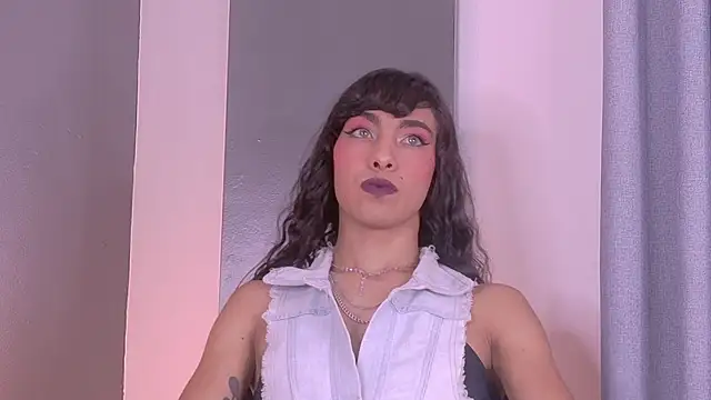 Snapshot of TiffValentinee_ chatting on 22, 9, 2025 TiffValentinee online show from 22, 9, 2025