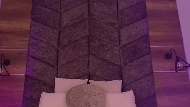 Snapshot of TiffValentinee_ chatting on 4, 10, 2025 TiffValentinee online show from 4, 10, 2025