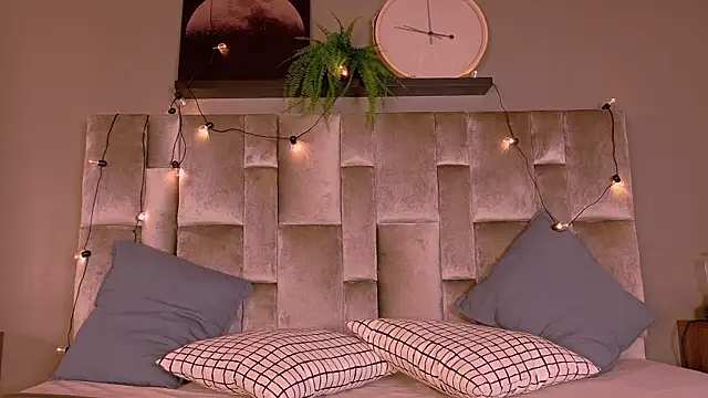 Snapshot of TiffValentinee_ chatting on 13, 10, 2025 TiffValentinee online show from 13, 10, 2025